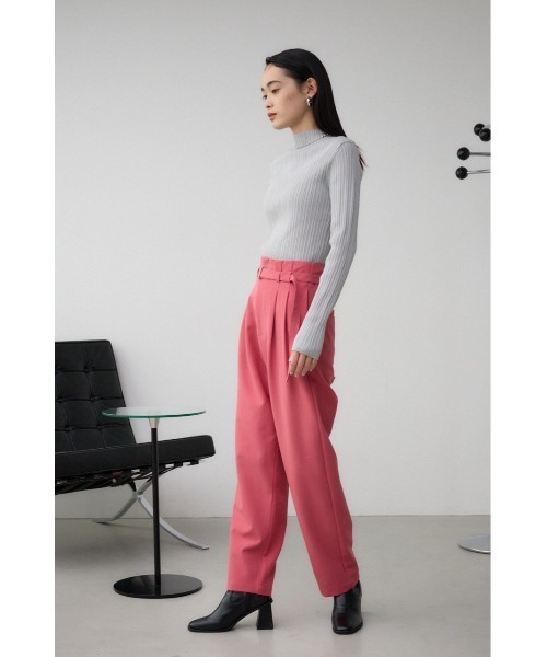AZUL by moussy(アズールバイマウジー)の「ベルトタックテーパードパンツ(スラックス・レディース・ライトベージュ/ピンク/ブラック・MEDIUM/SMALL)」の10枚目の写真