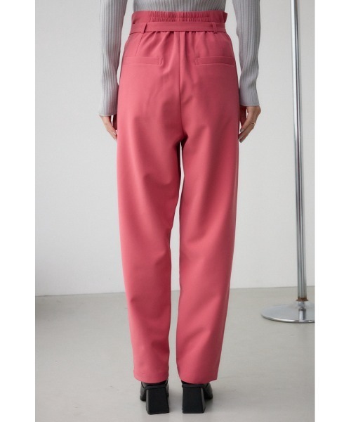 AZUL by moussy(アズールバイマウジー)の「ベルトタックテーパードパンツ(スラックス・レディース・ライトベージュ/ピンク/ブラック・MEDIUM/SMALL)」の4枚目の写真
