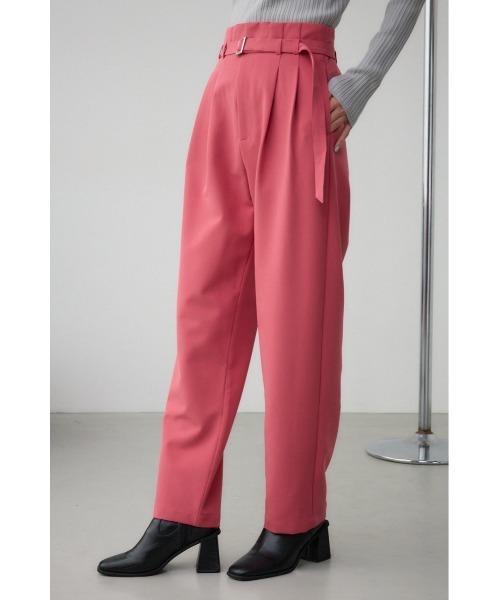 AZUL by moussy(アズールバイマウジー)の「ベルトタックテーパードパンツ(スラックス・レディース・ライトベージュ/ピンク/ブラック・MEDIUM/SMALL)」の14枚目の写真