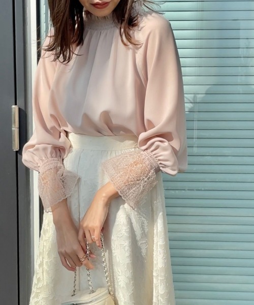 couture brooch(クチュールブローチ)の「【大人可愛い・通勤】レースキャンディーシャーリングチュニック(シャツ/ブラウス・レディース・アイボリー/ライトグレー/ピンク/ダークグレー・36/38/40/42)」の12枚目の写真