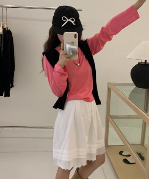 IRADOWL(アイラドール)の「シアー無地カットソー(Tシャツ/カットソー・レディース・ベージュ/ダークグレー/ライトグレー/ピンク/ライトブルー/ブラック/ピンクベージュ/オフホワイト/レッド・FREE)」の14枚目の写真