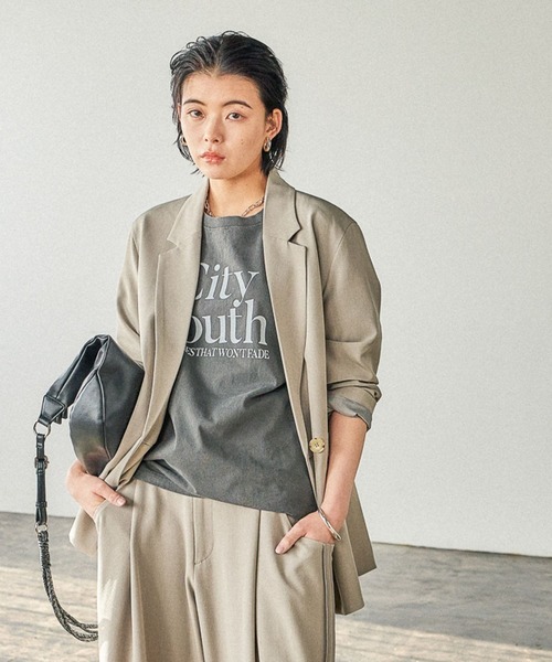 BAYFLOW（ベイフロー）の「[シワになりにくい]ダブルテーラードジャケット（テーラードジャケット・レディース・チャコール/グレイッシュベージュ・SMALL/MEDIUM）」の5枚目の写真