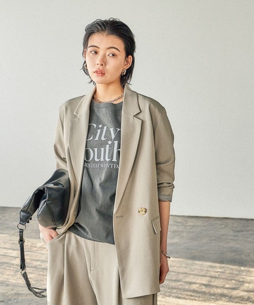 BAYFLOW（ベイフロー）の「[シワになりにくい]ダブルテーラードジャケット（テーラードジャケット・レディース・チャコール/グレイッシュベージュ・SMALL/MEDIUM）」の6枚目の写真