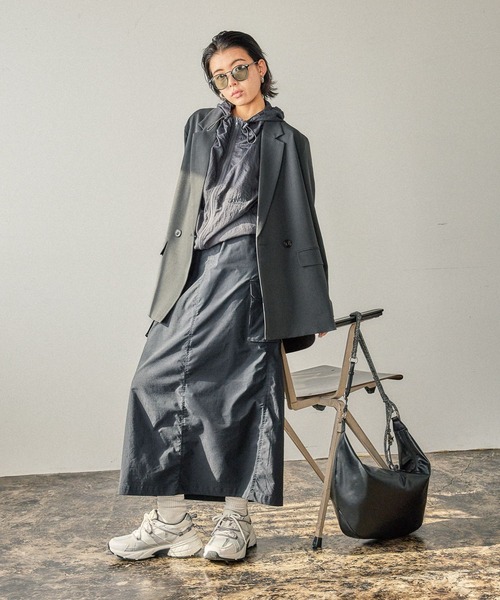 BAYFLOW（ベイフロー）の「[シワになりにくい]ダブルテーラードジャケット（テーラードジャケット・レディース・チャコール/グレイッシュベージュ・SMALL/MEDIUM）」の10枚目の写真