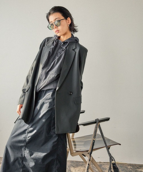 BAYFLOW（ベイフロー）の「[シワになりにくい]ダブルテーラードジャケット（テーラードジャケット・レディース・チャコール/グレイッシュベージュ・SMALL/MEDIUM）」の11枚目の写真