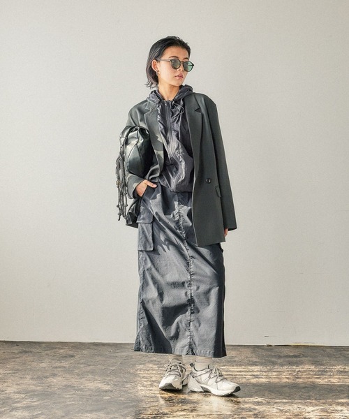 BAYFLOW（ベイフロー）の「[シワになりにくい]ダブルテーラードジャケット（テーラードジャケット・レディース・チャコール/グレイッシュベージュ・SMALL/MEDIUM）」の12枚目の写真