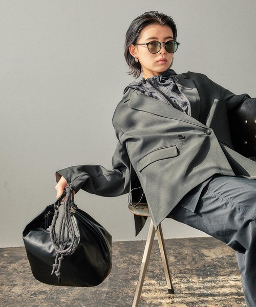 BAYFLOW（ベイフロー）の「[シワになりにくい]ダブルテーラードジャケット（テーラードジャケット・レディース・チャコール/グレイッシュベージュ・SMALL/MEDIUM）」の14枚目の写真