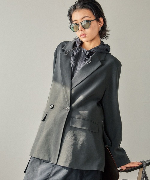 BAYFLOW（ベイフロー）の「[シワになりにくい]ダブルテーラードジャケット（テーラードジャケット・レディース・チャコール/グレイッシュベージュ・SMALL/MEDIUM）」の15枚目の写真