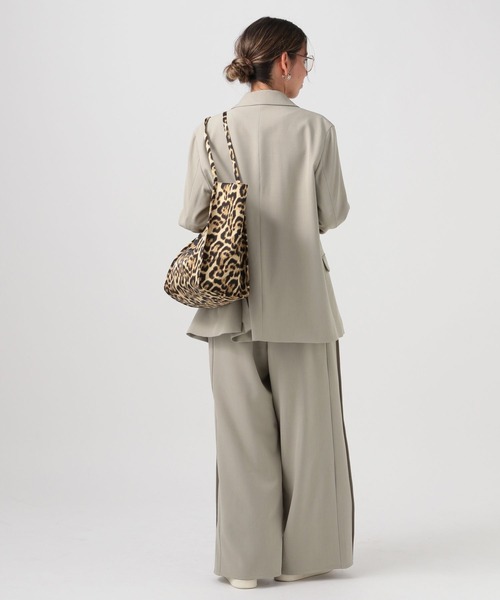 BAYFLOW（ベイフロー）の「[シワになりにくい]ダブルテーラードジャケット（テーラードジャケット・レディース・チャコール/グレイッシュベージュ・SMALL/MEDIUM）」の19枚目の写真