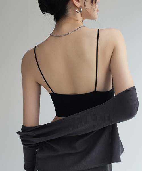 c.u.l（シーユーエル）の「バックオープン 細リブ ショート丈 カップ付き キャミソール culw786（キャミソール・レディース・グレー/ブラック/ベージュ/ライトグレー/ホワイト・FREE）」の2枚目の写真