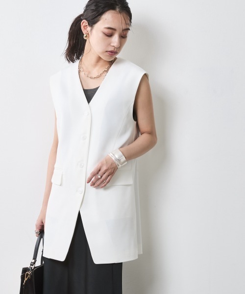CHIC STYLE(シックスタイル)の「オーバーサイズベスト<大きいサイズ有>シックスタイル(ベスト・レディース・ブラック/オフホワイト・5L/4L/3L/LL/L/M)」の1枚目の写真