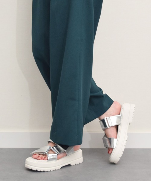 PARADIS COULEUR（パラディクルール）の「【PARADIS COULEUR】ワイドベルクロ厚底ミュールサンダル(352114)（サンダル・レディース・ブラック/オフホワイト/シルバー・23.5/24/23/22.5）」の11枚目の写真