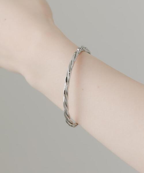 SMELLY（スメリー）の「ツイストバングル（バングル/リストバンド・レディース・シルバー・-）」の2枚目の写真