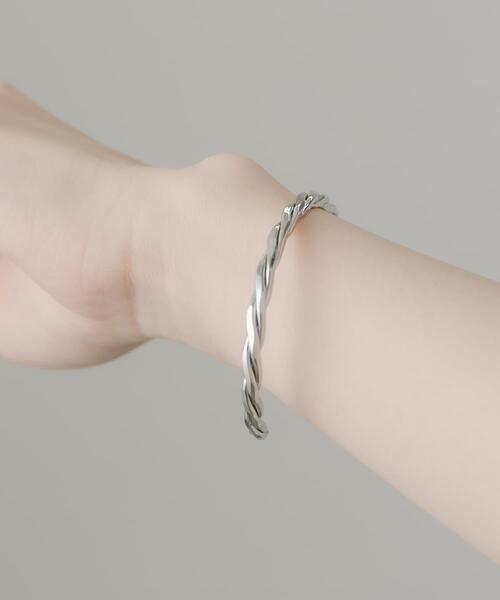 SMELLY（スメリー）の「ツイストバングル（バングル/リストバンド・レディース・シルバー・-）」の3枚目の写真