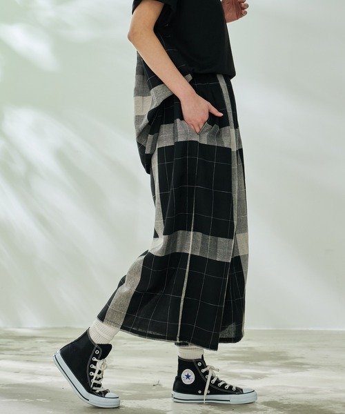 Arnold Palmer（アーノルドパーマー）の「ビックチェック フレア パンツ（その他パンツ・レディース・ブラック/ライトベージュ/ネイビー・L/M/S）」の4枚目の写真