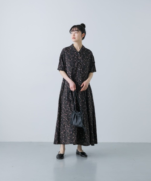 かぐれ（カグレ）の「小花柄プリントワンピース（ワンピース・レディース・チャコールグレー/ブルー・0/1）」の3枚目の写真