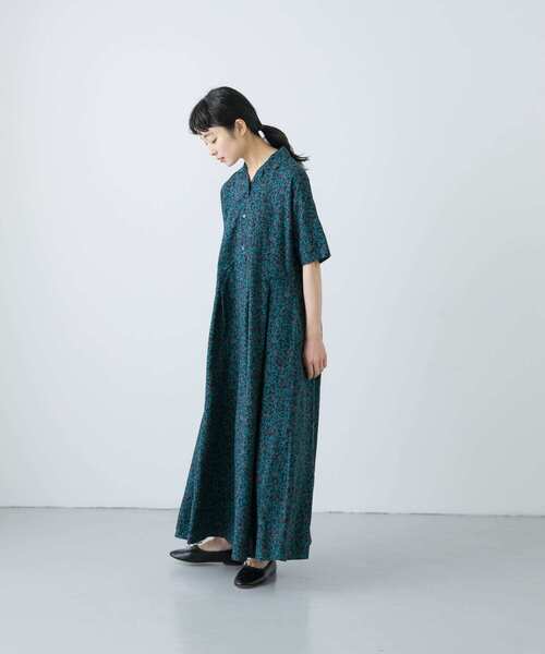 かぐれ（カグレ）の「小花柄プリントワンピース（ワンピース・レディース・チャコールグレー/ブルー・0/1）」の20枚目の写真