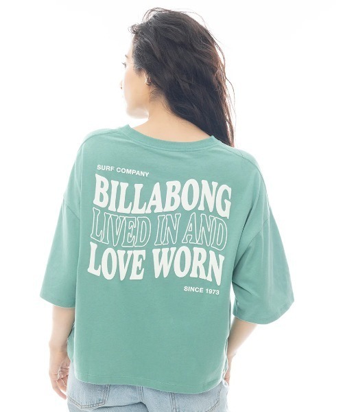 BILLABONG(ビラボン)の「BILLABONG レディース FLAG LOGO LOOSE CROPPED TEE Tシャツ 【2025年春夏モデル】/ビラボンロゴバックプリントクルーネック半袖Tシャツ(Tシャツ/カットソー・レディース・ホワイト/パープル系その他/グリーン系その他/ブラック・MEDIUM)」の3枚目の写真