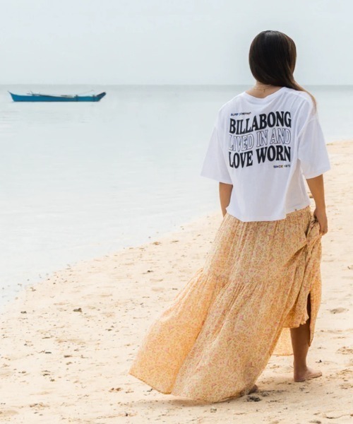 BILLABONG(ビラボン)の「BILLABONG レディース FLAG LOGO LOOSE CROPPED TEE Tシャツ 【2025年春夏モデル】/ビラボンロゴバックプリントクルーネック半袖Tシャツ(Tシャツ/カットソー・レディース・ホワイト/パープル系その他/グリーン系その他/ブラック・MEDIUM)」の2枚目の写真