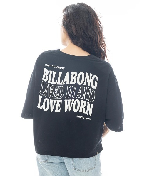 BILLABONG(ビラボン)の「BILLABONG レディース FLAG LOGO LOOSE CROPPED TEE Tシャツ 【2025年春夏モデル】/ビラボンロゴバックプリントクルーネック半袖Tシャツ(Tシャツ/カットソー・レディース・ホワイト/パープル系その他/グリーン系その他/ブラック・MEDIUM)」の1枚目の写真