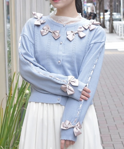 axes femme（アクシーズファム）の「サテンリボンニットカーディガン（カーディガン/ボレロ・レディース・サックスブルー/イエロー/ホワイト・FREE）」の2枚目の写真