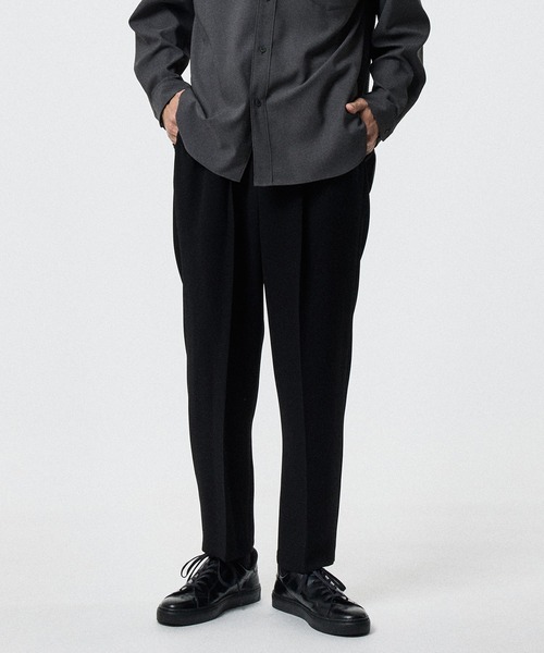 STUDIOUS（ステュディオス）の「ESSENTIAL WIDE TAPERED PANTS（スラックス・メンズ・ブラック/ダークグレー・1/2）」の2枚目の写真