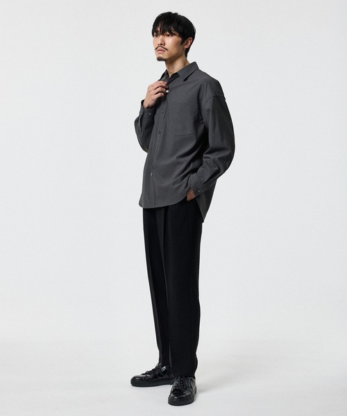 STUDIOUS（ステュディオス）の「ESSENTIAL WIDE TAPERED PANTS（スラックス・メンズ・ブラック/ダークグレー・1/2）」の3枚目の写真