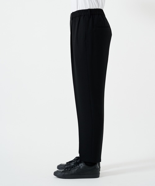 STUDIOUS（ステュディオス）の「ESSENTIAL WIDE TAPERED PANTS（スラックス・メンズ・ブラック/ダークグレー・1/2）」の8枚目の写真