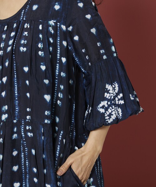 Freada（フリーダ）の「Freada/フリーダ シボリ プリント ティアード ワンピース（ワンピース・レディース・ネイビー/レッド・ONE SIZE）」の20枚目の写真