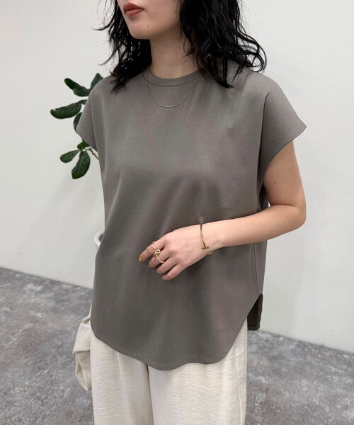 fredy emue(フレディエミュ)の「ポンチフレンチプルオーバー(Tシャツ/カットソー・レディース・オフホワイト/カーキ/ブラック/ベージュ・38)」の4枚目の写真