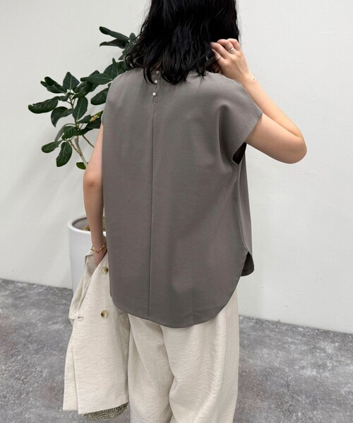 fredy emue(フレディエミュ)の「ポンチフレンチプルオーバー(Tシャツ/カットソー・レディース・オフホワイト/カーキ/ブラック/ベージュ・38)」の13枚目の写真
