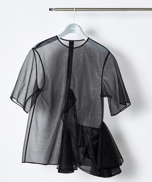 RUMCHE(ラムシェ)の「Moon Ruffle Sheer Tops / ムーンラッフルシアートップス(シャツ/ブラウス・レディース・ベージュ/ブラック/グレー・FREE)」の4枚目の写真