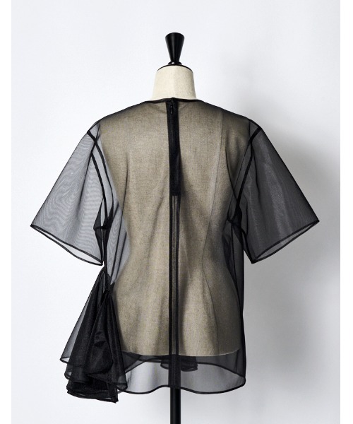 RUMCHE(ラムシェ)の「Moon Ruffle Sheer Tops / ムーンラッフルシアートップス(シャツ/ブラウス・レディース・ベージュ/ブラック/グレー・FREE)」の7枚目の写真