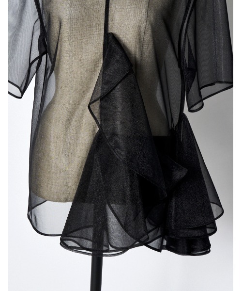 RUMCHE(ラムシェ)の「Moon Ruffle Sheer Tops / ムーンラッフルシアートップス(シャツ/ブラウス・レディース・ベージュ/ブラック/グレー・FREE)」の9枚目の写真