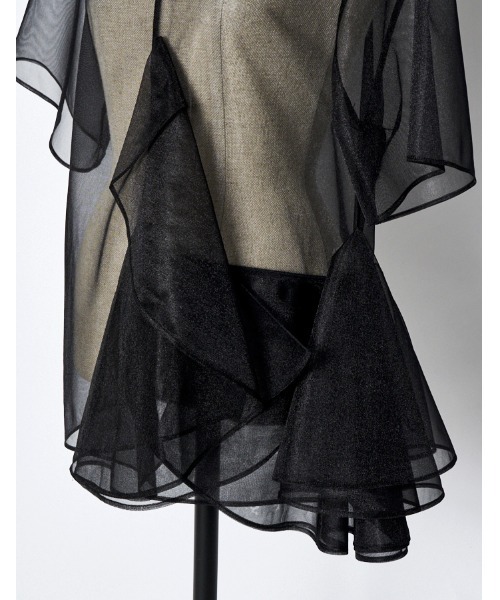 RUMCHE(ラムシェ)の「Moon Ruffle Sheer Tops / ムーンラッフルシアートップス(シャツ/ブラウス・レディース・ベージュ/ブラック/グレー・FREE)」の10枚目の写真