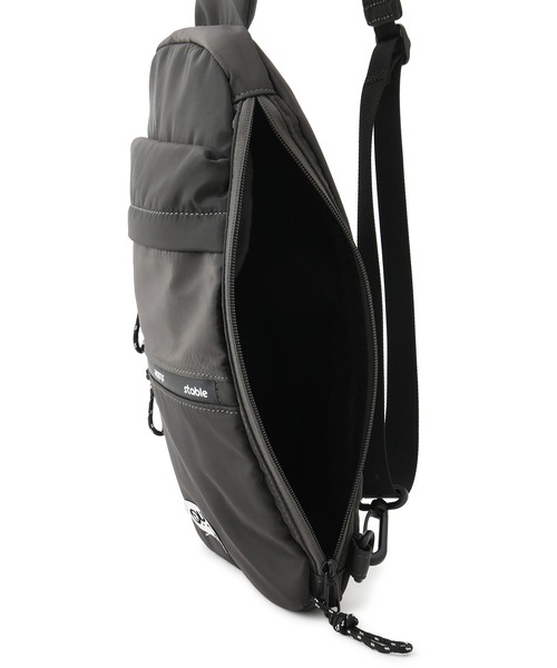 OUTDOOR PRODUCTS（アウトドアプロダクツ）の「【OUTDOOR PRODUCTS meet j.n.r.d】別注/フラットボディバッグ（ボディバッグ/ウエストポーチ・メンズ・ブラック/パープル/チャコールグレー・FREE）」の13枚目の写真