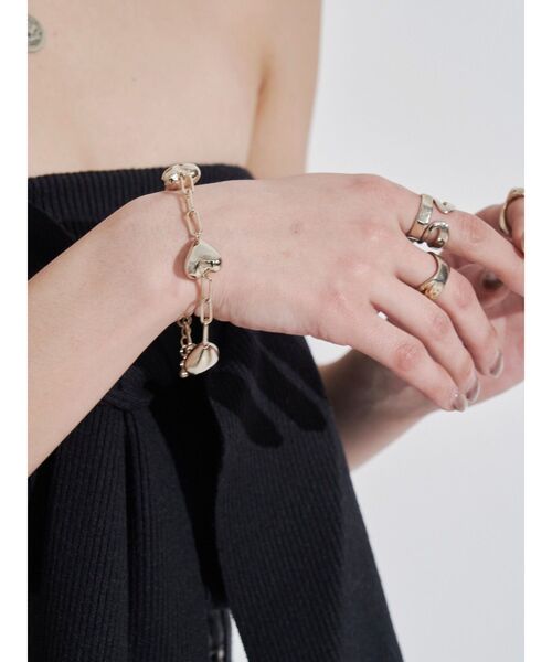 EVRIS（エヴリス）の「HEART MOTIFブレスレッド（ブレスレット・レディース・ゴールド/シルバー・FREE）」の3枚目の写真