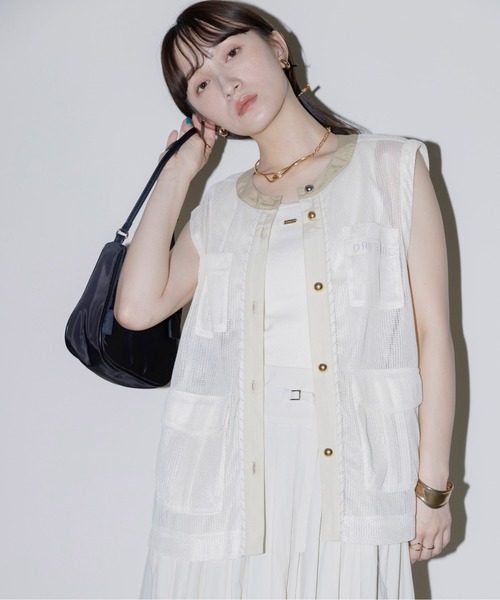 Eimee Law(エイミーロウ)の「バックフリル アウトポケットメッシュベスト(ベスト・レディース・アイボリー/ブラック・FREE)」の10枚目の写真