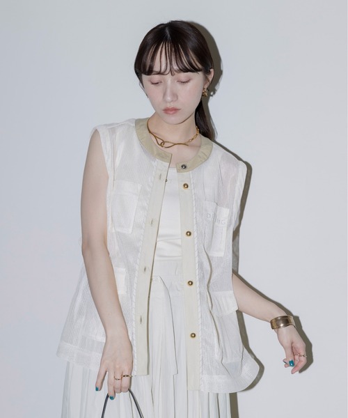 Eimee Law(エイミーロウ)の「バックフリル アウトポケットメッシュベスト(ベスト・レディース・アイボリー/ブラック・FREE)」の13枚目の写真