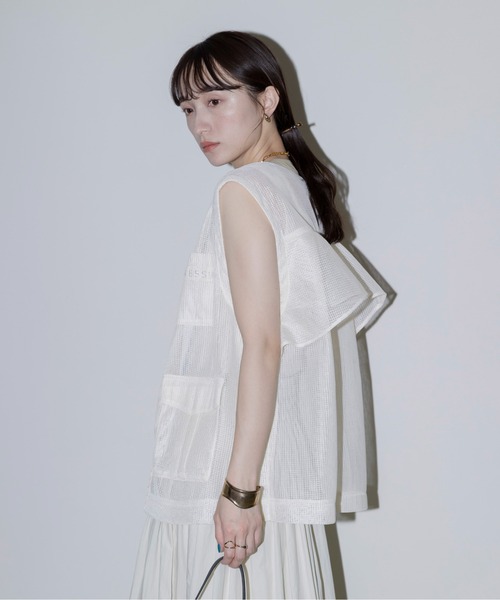 Eimee Law(エイミーロウ)の「バックフリル アウトポケットメッシュベスト(ベスト・レディース・アイボリー/ブラック・FREE)」の14枚目の写真