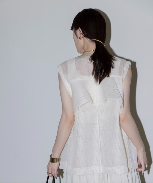 Eimee Law(エイミーロウ)の「バックフリル アウトポケットメッシュベスト(ベスト・レディース・アイボリー/ブラック・FREE)」の15枚目の写真