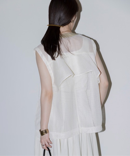 Eimee Law(エイミーロウ)の「バックフリル アウトポケットメッシュベスト(ベスト・レディース・アイボリー/ブラック・FREE)」の16枚目の写真
