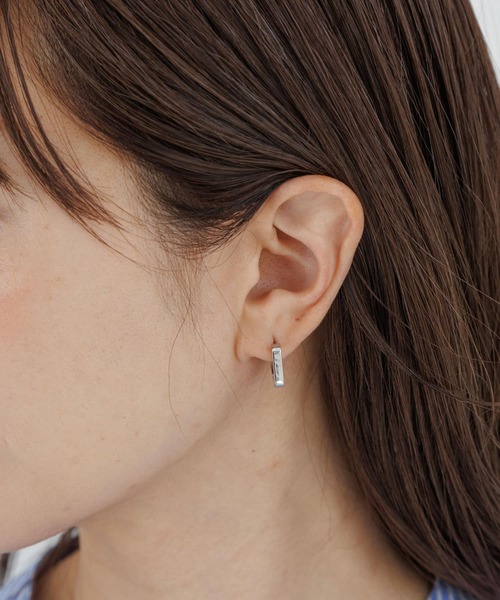URBAN RESEARCH Sonny Label（アーバンリサーチサニーレーベル）の「サージカルステンレススクエアピアス（ピアス（両耳用）・レディース・シルバー/ゴールド・ONE）」の3枚目の写真