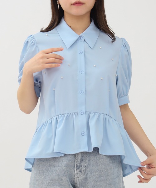 ASTORIA ODIER(アストリアオディール)の「パール装飾ペプラムブラウス(シャツ/ブラウス・レディース・サックスブルー/ピンクベージュ/ホワイト・MEDIUM)」の3枚目の写真