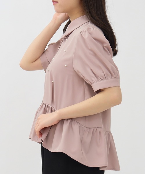 ASTORIA ODIER(アストリアオディール)の「パール装飾ペプラムブラウス(シャツ/ブラウス・レディース・サックスブルー/ピンクベージュ/ホワイト・MEDIUM)」の20枚目の写真