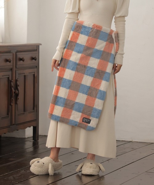 ALTROSE（アルトローズ）の「3way チェック柄ブランケット（ブランケット・レディース・ネイビー/イエロー/アイボリー・FREE）」の8枚目の写真