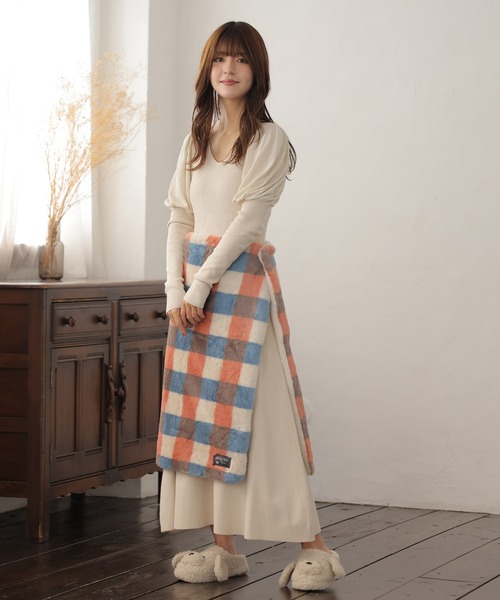 ALTROSE（アルトローズ）の「3way チェック柄ブランケット（ブランケット・レディース・ネイビー/イエロー/アイボリー・FREE）」の9枚目の写真