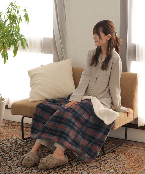 ALTROSE（アルトローズ）の「3way チェック柄ブランケット（ブランケット・レディース・ネイビー/イエロー/アイボリー・FREE）」の16枚目の写真