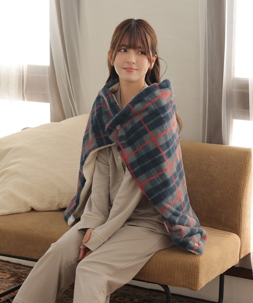 ALTROSE（アルトローズ）の「3way チェック柄ブランケット（ブランケット・レディース・ネイビー/イエロー/アイボリー・FREE）」の17枚目の写真