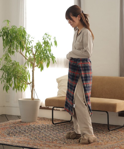 ALTROSE（アルトローズ）の「3way チェック柄ブランケット（ブランケット・レディース・ネイビー/イエロー/アイボリー・FREE）」の21枚目の写真